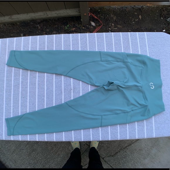 SOLD on Facebook CNC V3 Tahiti Blue Leggings - Picture 3 of 7